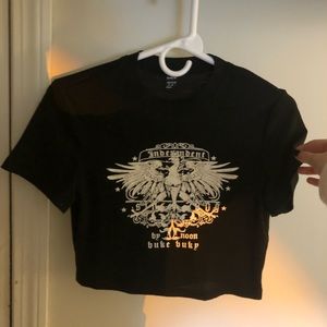 Black cropped tee